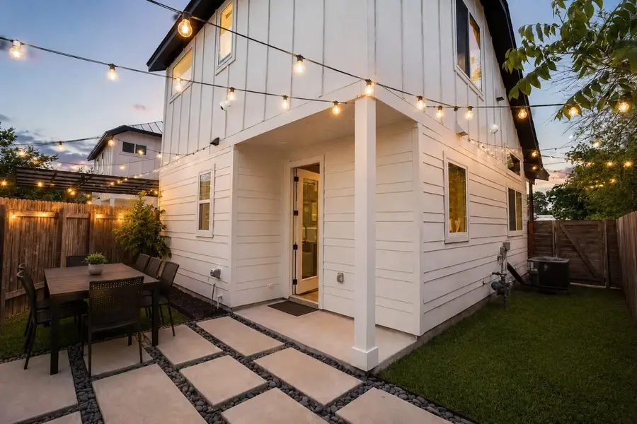 1123 Omega Ave #1, Austin, TX 78721 - #2