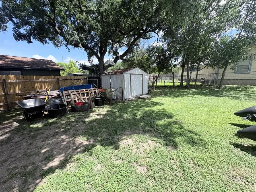 1324 5th St, Kerrville, TX 78028 - #2