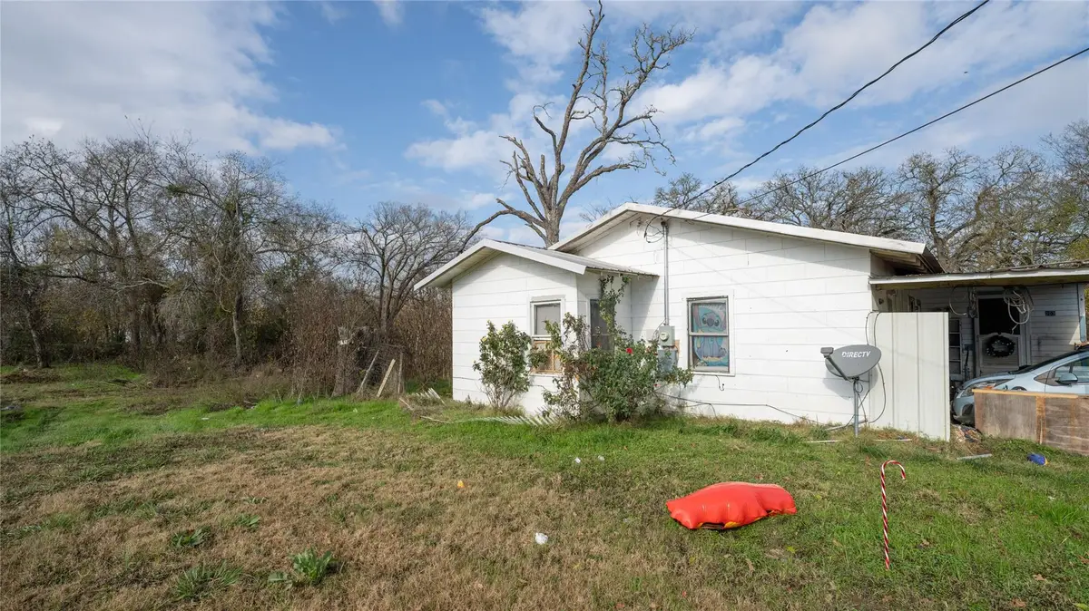 303 Yoakum St, Rockdale, TX 76567 - Image #1
