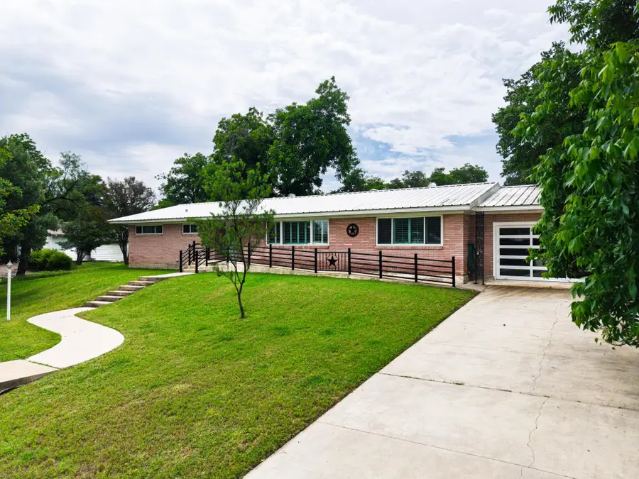 708 W Avenue A Ave, Lampasas, TX 76550 - #3