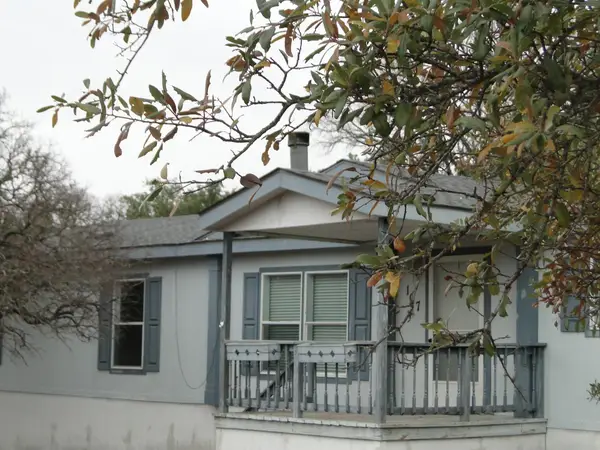 107 W Dawn Dr, Johnson City, TX 78636