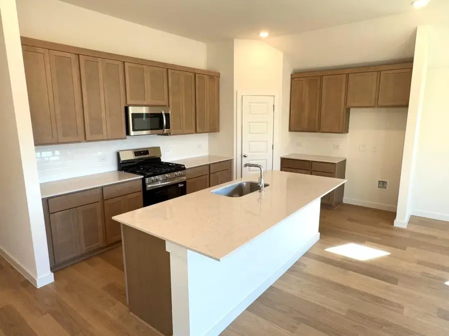 109 Divisadero Dr, Hutto, TX 78634 - Image #2