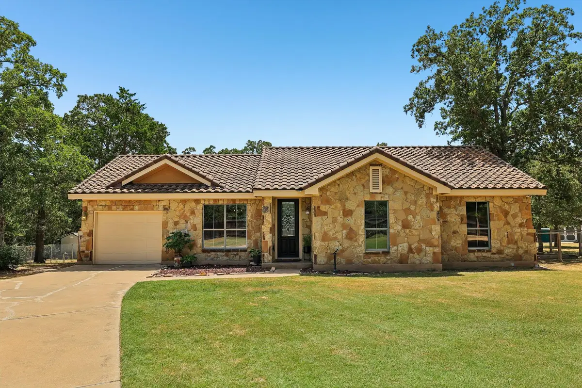 126 King St, Bastrop, TX 78602 - #1