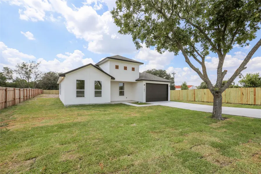 107 Brushwood St, Bastrop, TX 78602 - Image #2