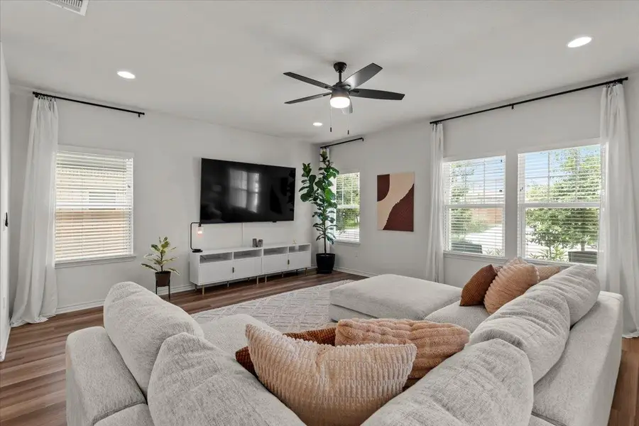8915 Looksee Ln, Austin, TX 78744 - #3
