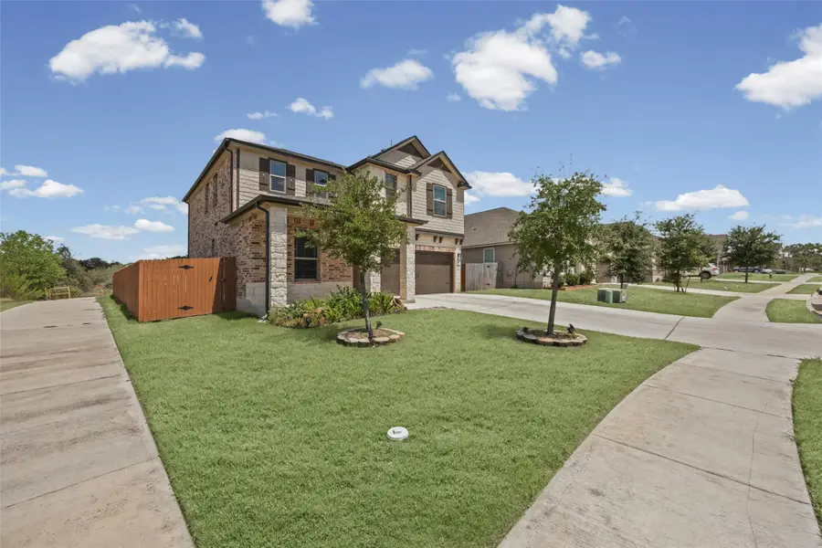 330 Linden St, Bastrop, TX 78602 - #3