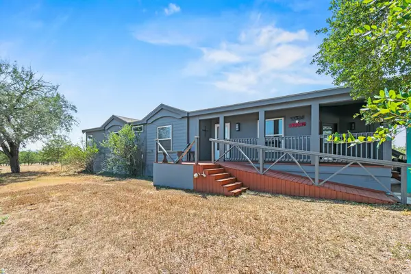 1951 Dowdy Rd, Seguin, TX 78155
