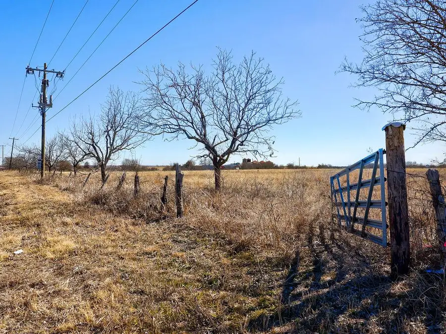 1015 E Main St, Troy, TX 76579 - #2