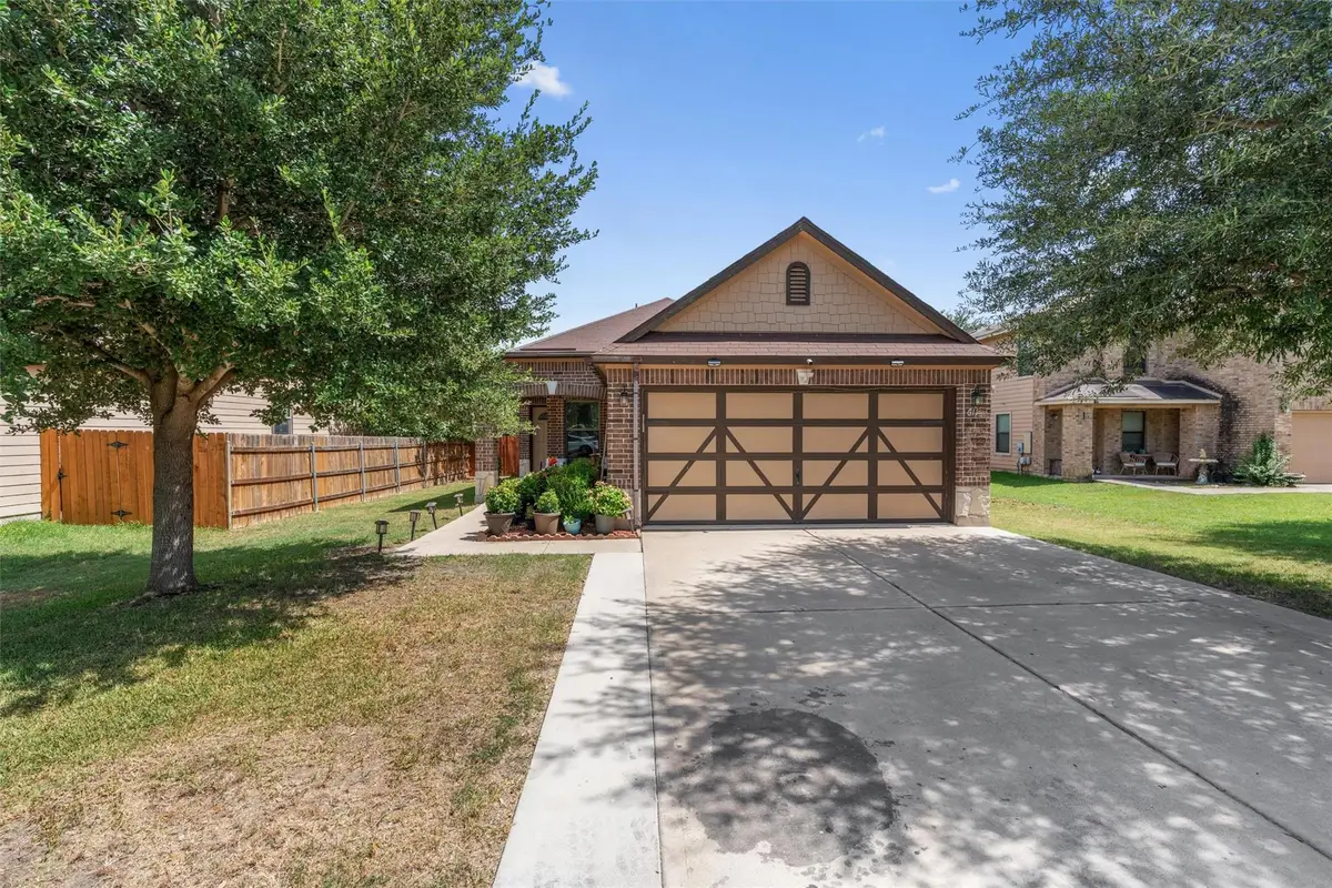 611 Big Bend Trl, Taylor, TX 76574 - Image #1