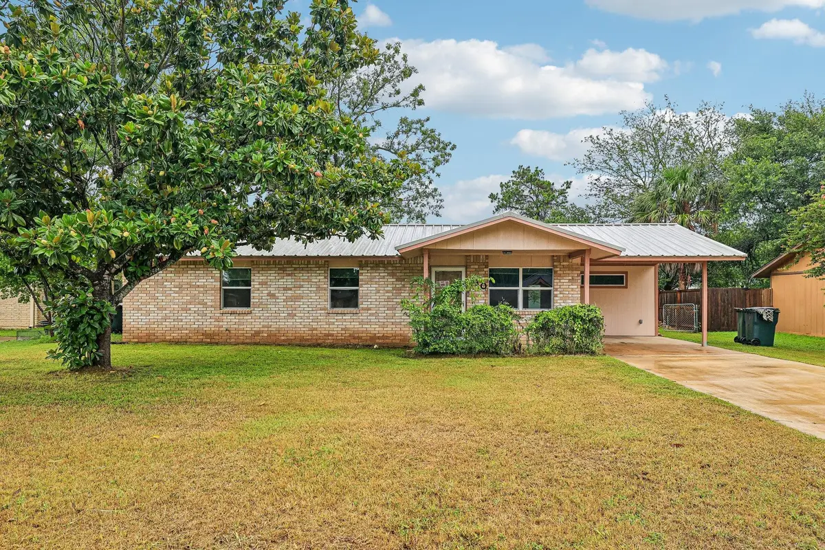 410 Magnolia St, Bastrop, TX 78602 - #1