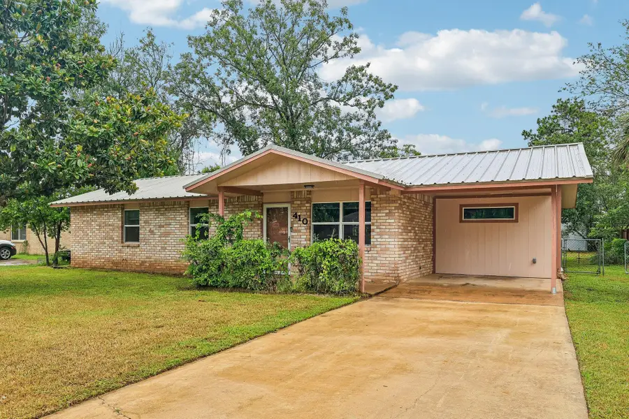410 Magnolia St, Bastrop, TX 78602 - #2