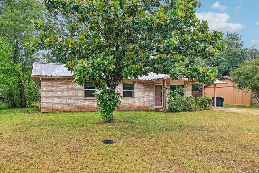 410 Magnolia St, Bastrop, TX 78602 - #3