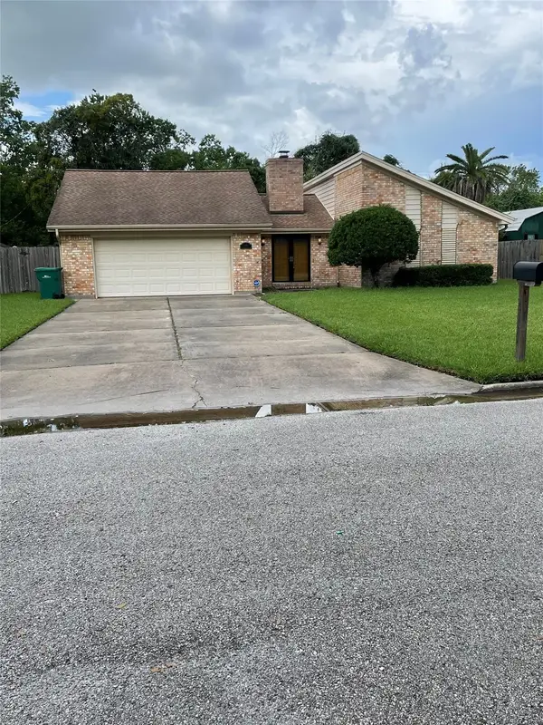 11 N Heights Dr, La Marque, TX 77568