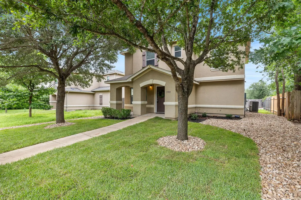 5705 Viewpoint Dr, Austin, TX 78744 - #1
