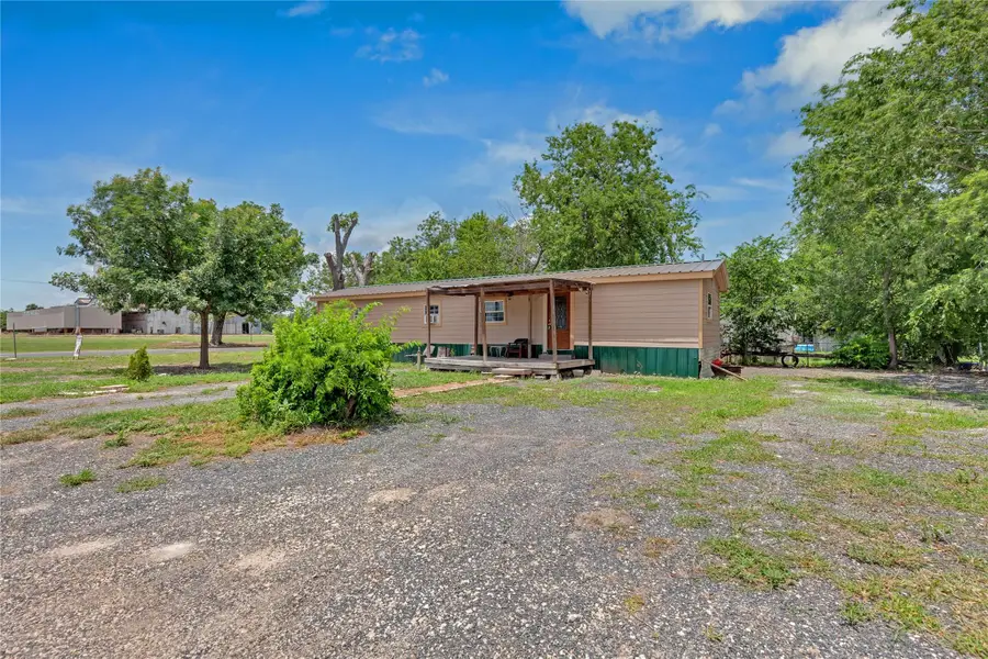 101 E Ash St, Granger, TX 76530 - Image #3