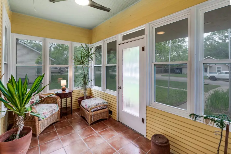 520 S Pecan Ave, Luling, TX 78648 - #3