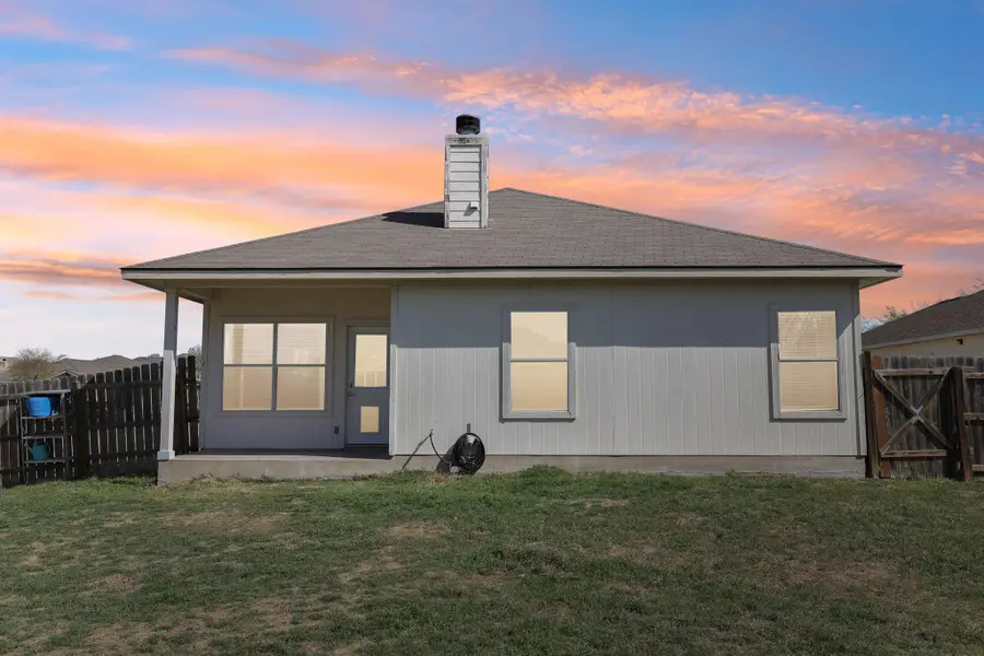 211 Almquist St, Hutto, TX 78634 - Image #2