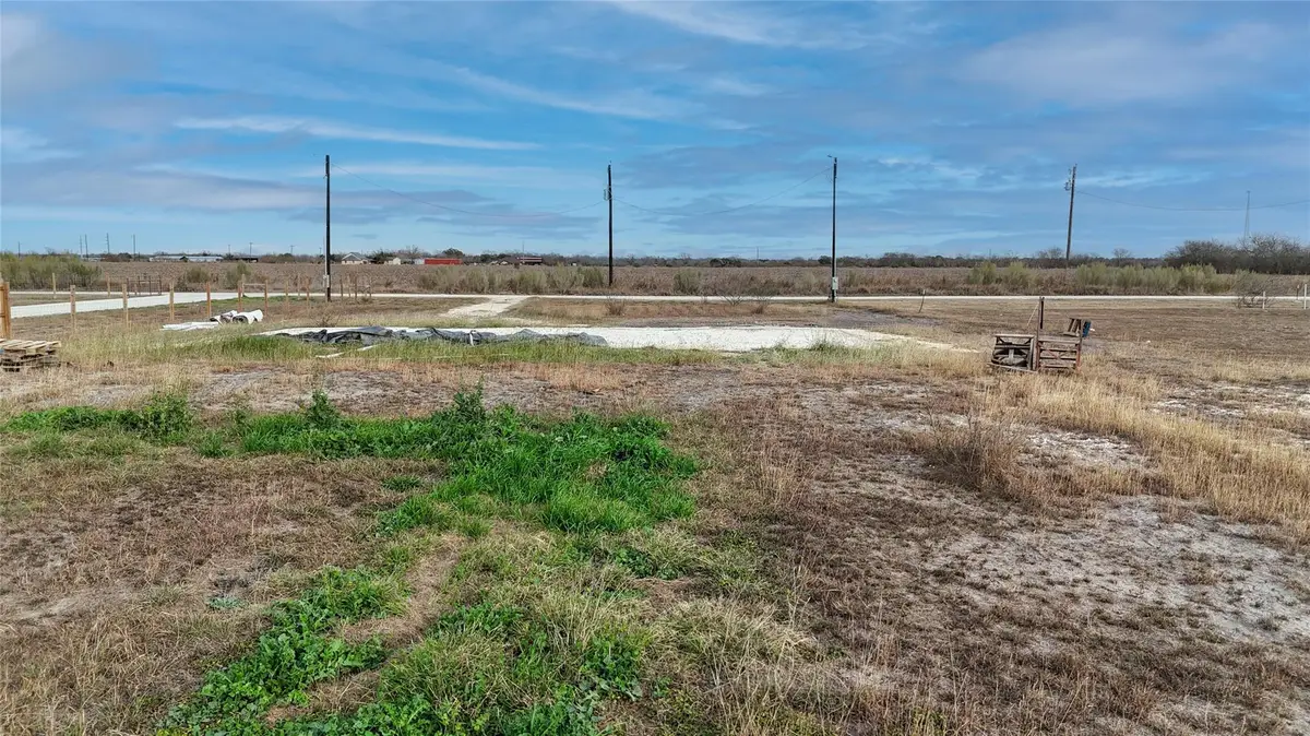 631 County Road 5715, Natalia, TX 78059 - Image #1