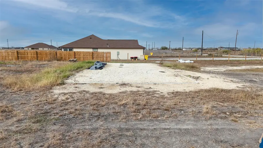 631 County Road 5715, Natalia, TX 78059 - Image #3