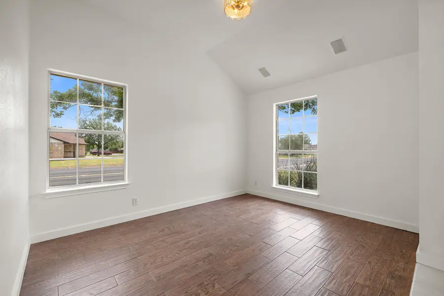 1000 Woodview Dr, Georgetown, TX 78628 - #3