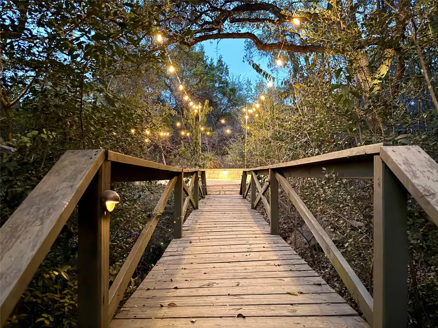 12004 Mira Mesa Dr, Austin, TX 78732 - Image #2