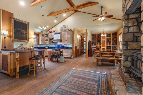 136 Red Fox Ln, Bastrop, TX 78602