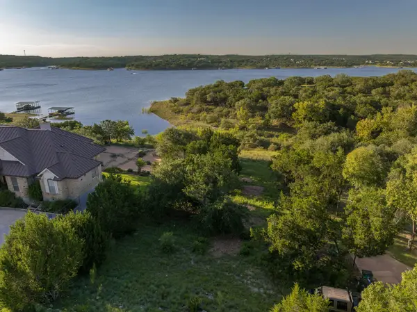 160 Lakefront Dr, Point Venture, TX 78645
