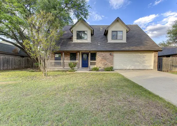 208 Oak Ridge Dr, Pflugerville, TX 78660