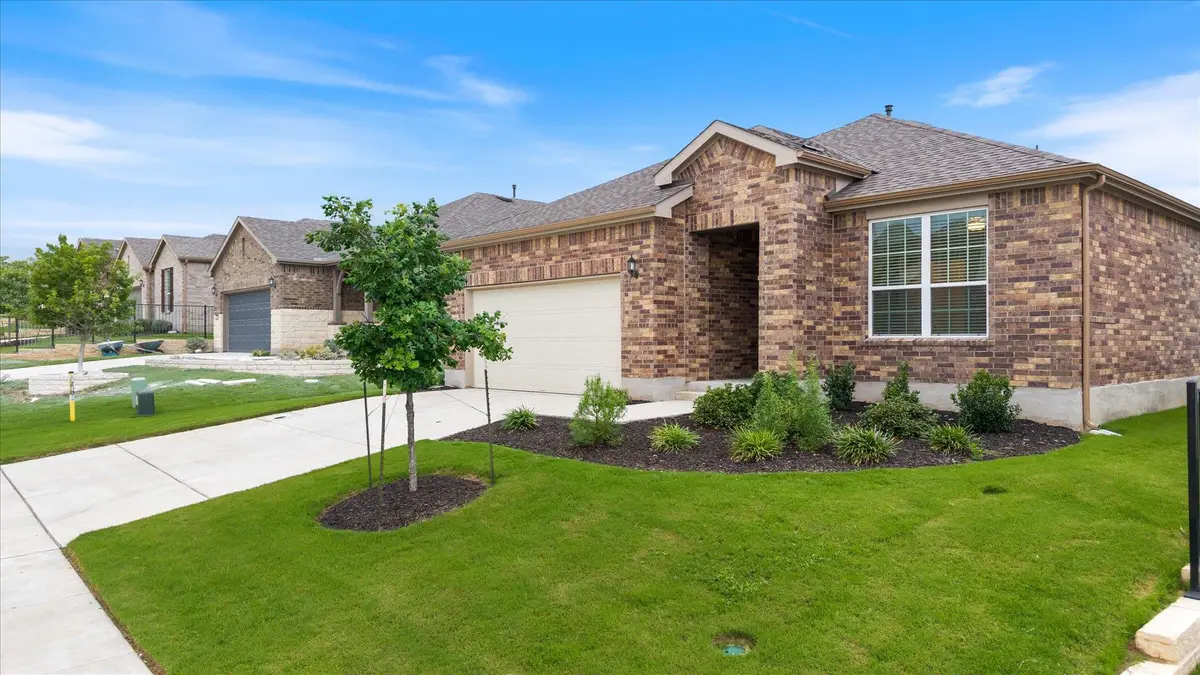210 Bellows St, Georgetown, TX 78633 - #1