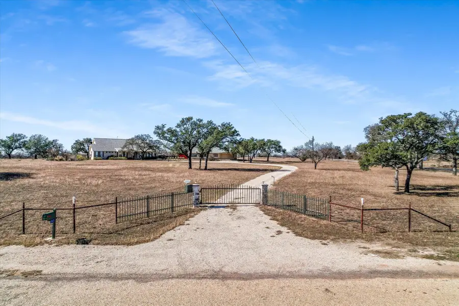 842 Boos Ln, Fredericksburg, TX 78624 - Image #2