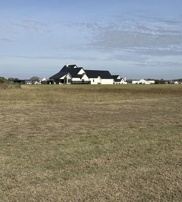 228 Interlaken St, Fredericksburg, TX 78624