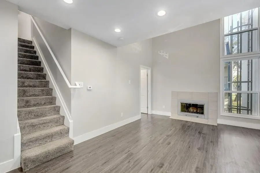 935 La Posada Dr #212, Austin, TX 78752 - Image #3