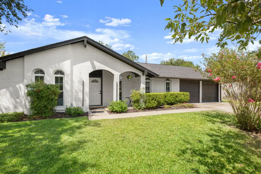 8608 Donna Gail Dr, Austin, TX 78757 - Image #3