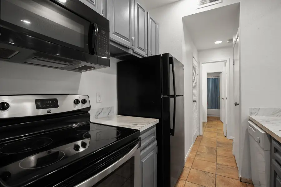 914 W 22nd 1/2 St #304, Austin, TX 78705 - Image #3