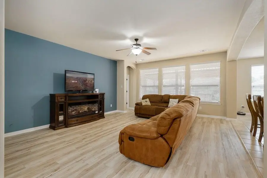 119 Colthorpe Ln, Hutto, TX 78634 - Image #3