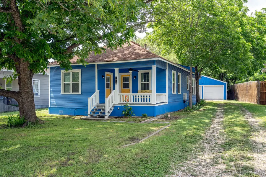 1014 W 6th St, Taylor, TX 76574 - #3