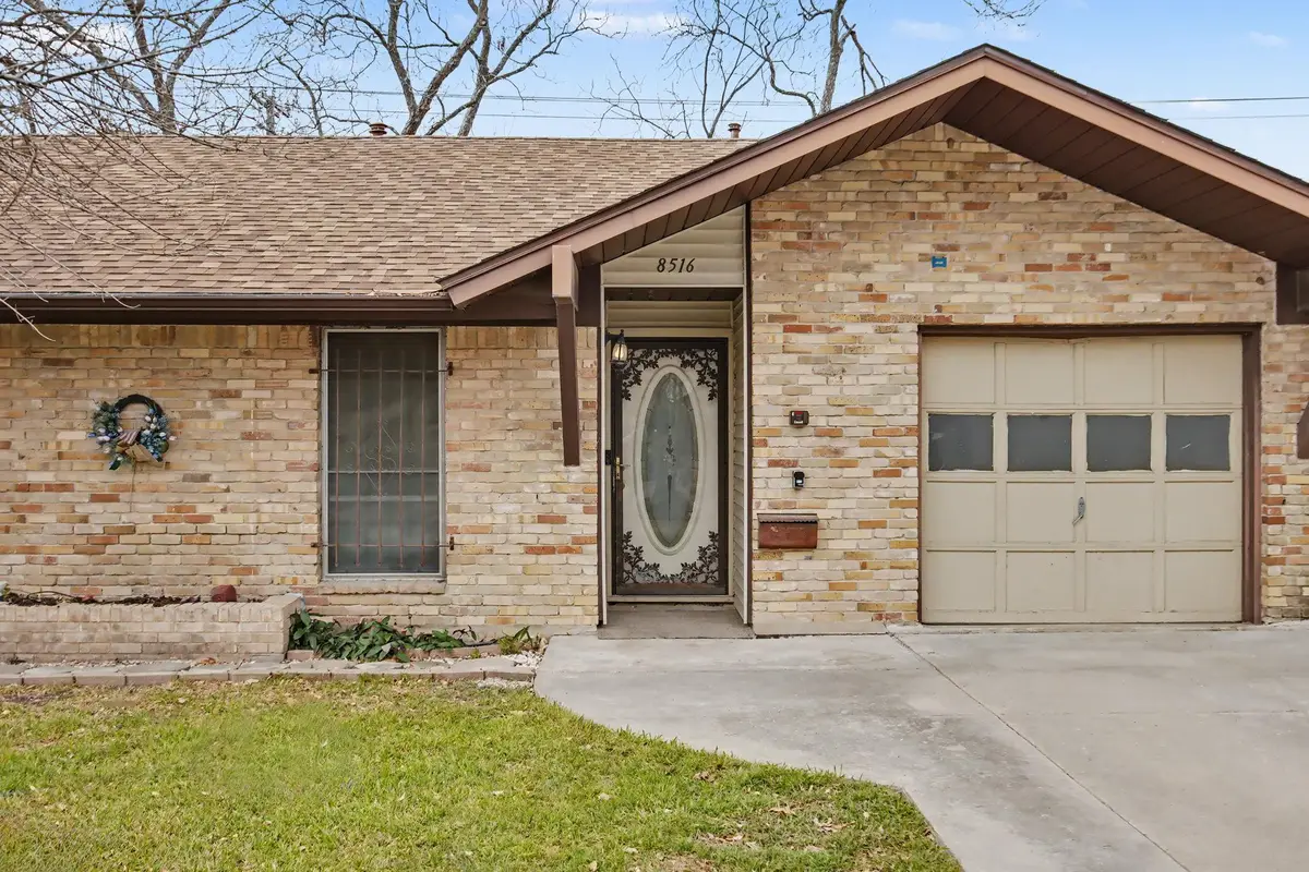 8516 Woodstone Dr, Austin, TX 78757 - #1