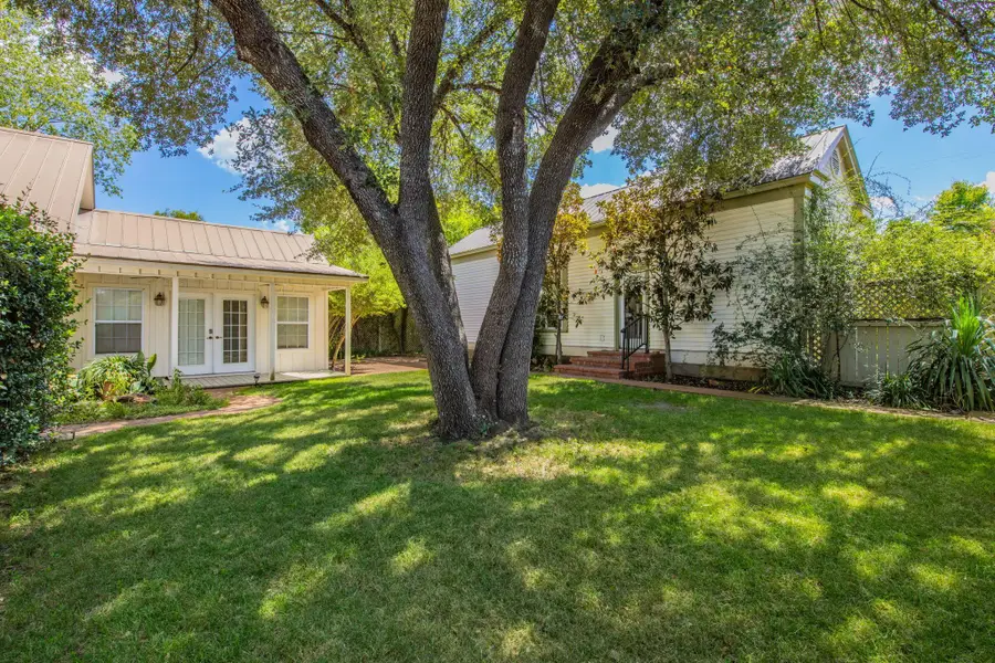 1007 Hill St, Bastrop, TX 78602 - #2