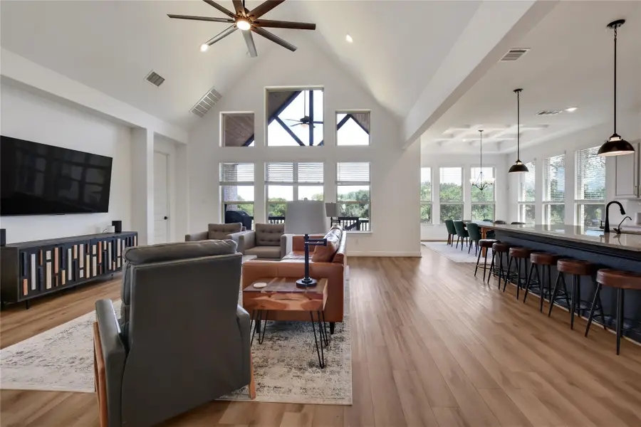 373 Washington Dr, Kyle, TX 78640 - Image #2