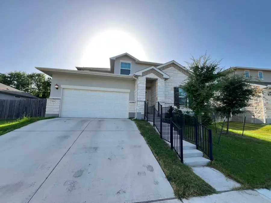 929 Main St, Hutto, TX 78634 - #2