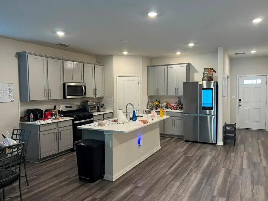 929 Main St, Hutto, TX 78634 - #3