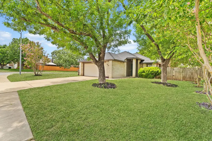 800 Saunders Dr, Round Rock, TX 78664 - Image #2