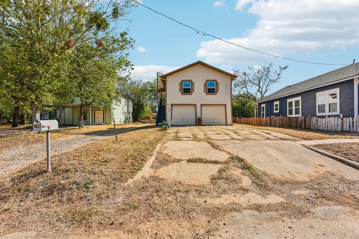 108 N Pear St, Rockdale, TX 76567 - #1