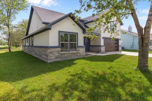 103 W Pauwela Ln, Bastrop, TX 78602