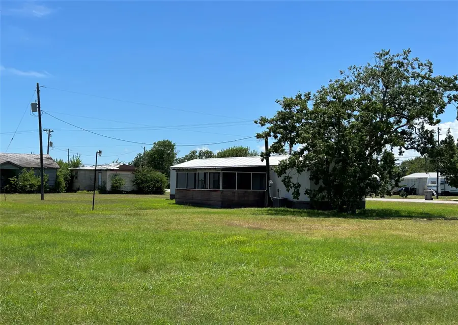 204 N 4th St, Seadrift, TX 77983 - #2
