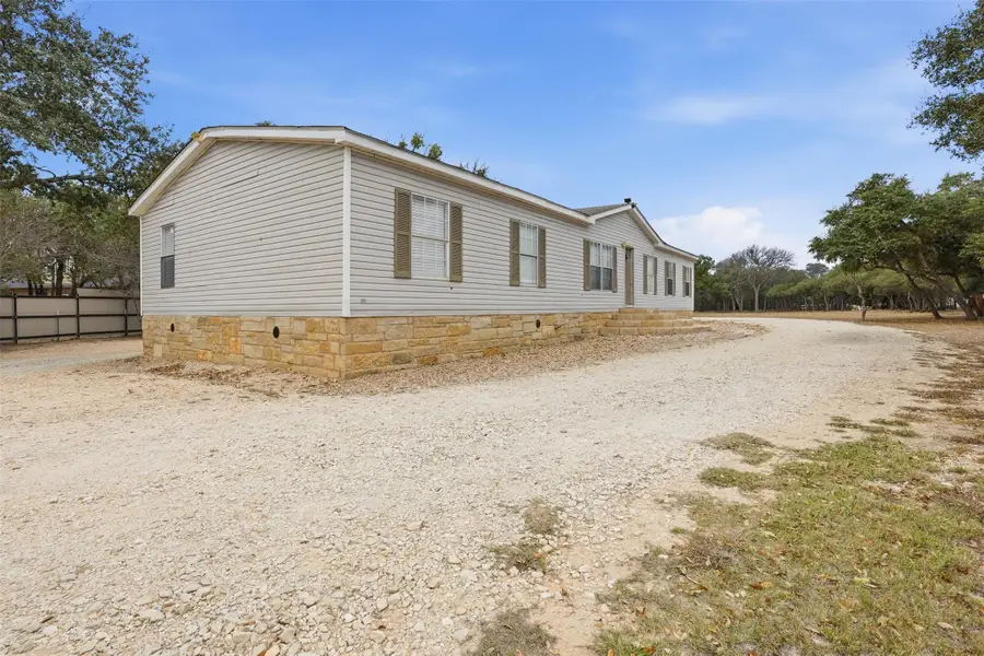 305 Saratoga Springs Cv, Liberty Hill, TX 78642 - Image #2