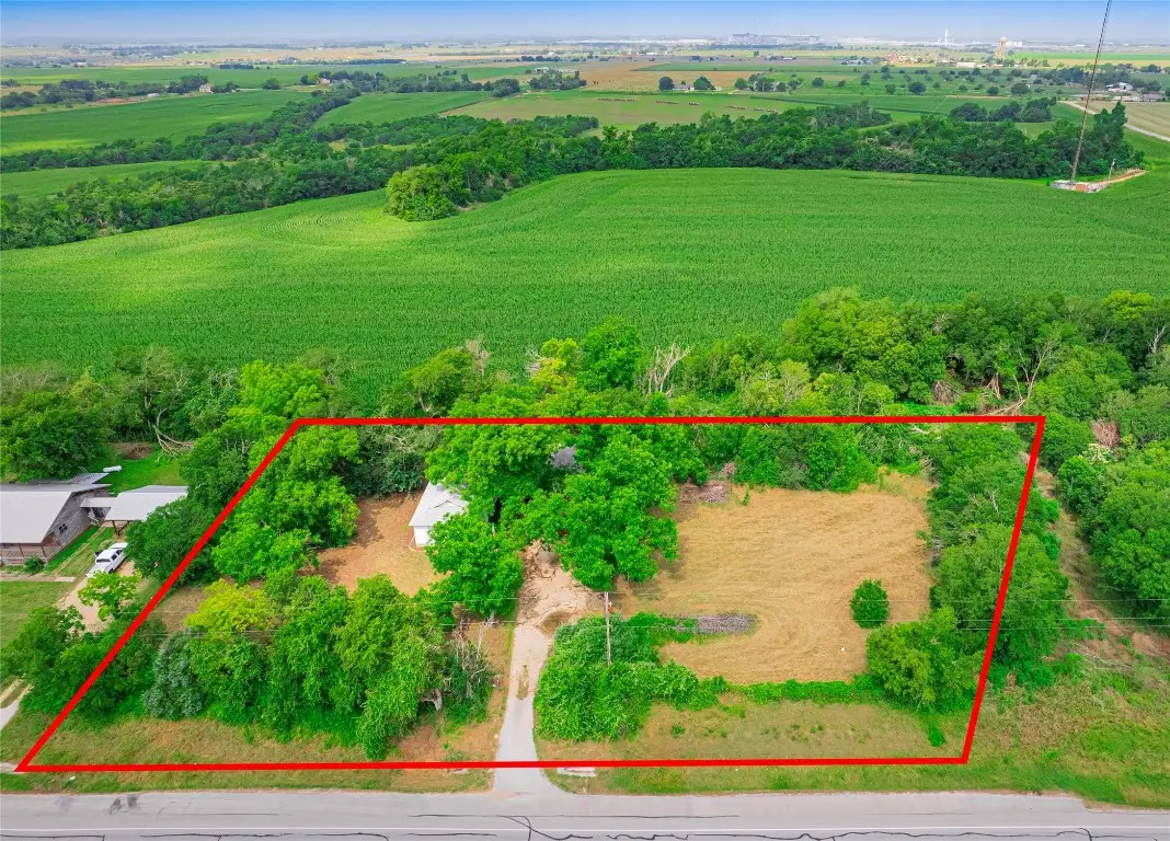 3104 S Main St, Taylor, TX 76574 - Image #1