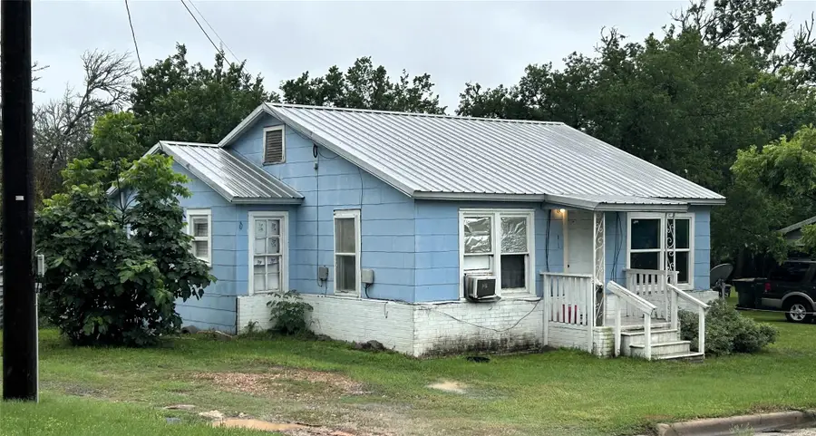 540 W Hempstead St, Giddings, TX 78942 - #3