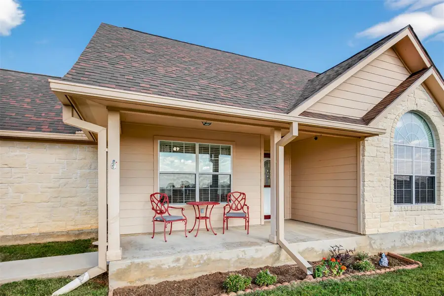 175 Creekwood Dr, Gonzales, TX 78629 - #3