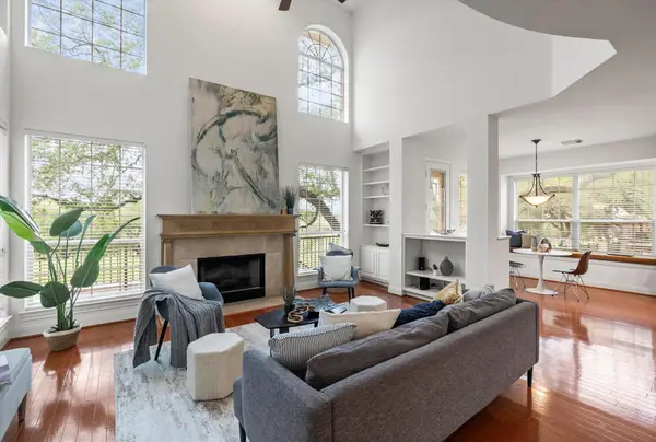 37 Waterfall Dr, The Hills, TX 78738